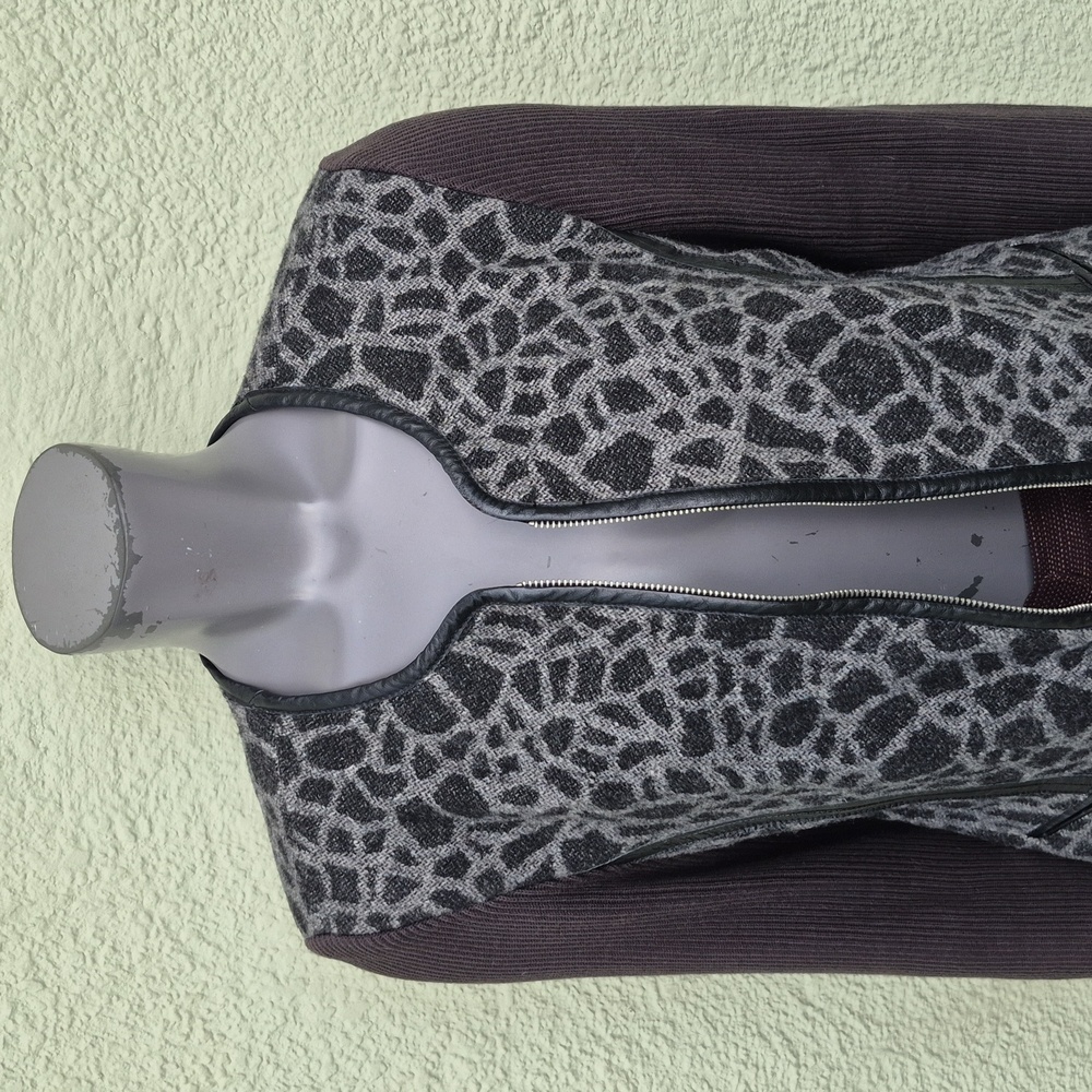 Peter Nygard Ladies Black and Gray Patterned Sweater Jacket W/Leather Trim